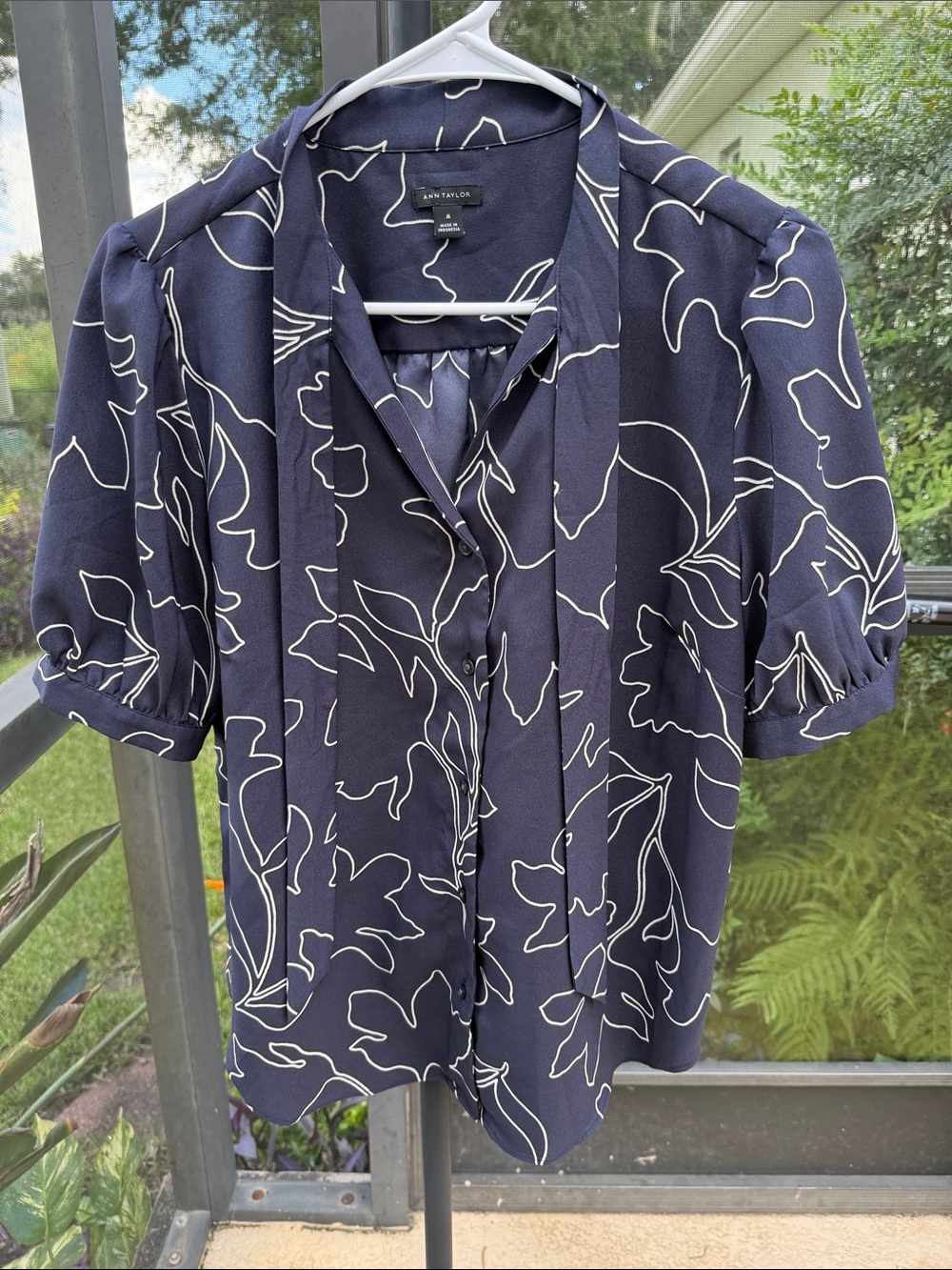 Ann Taylor Navy Floral-Outline Tie-Neck Blouse with Puff Sleeves